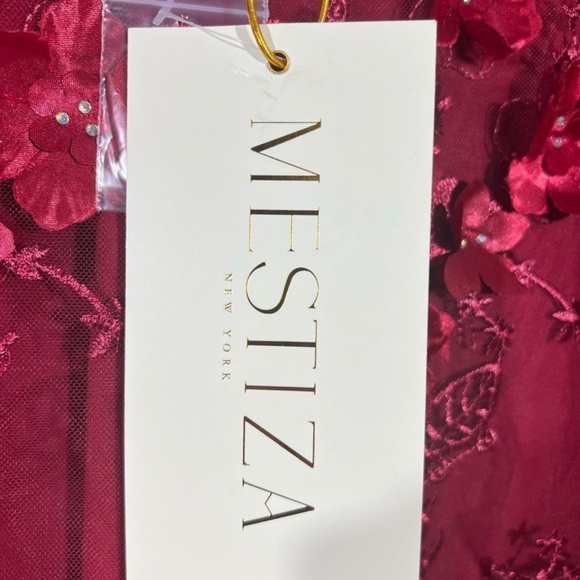 MESTIZA FLORAL MINI DRESS 3D PRINT IN DEEP RED NWT PERFECT FOR VALENTINE’S DAY! - Picture 2 of 6